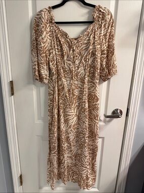 Jessica Simpson Beige and Cream Patterned Midi Dress